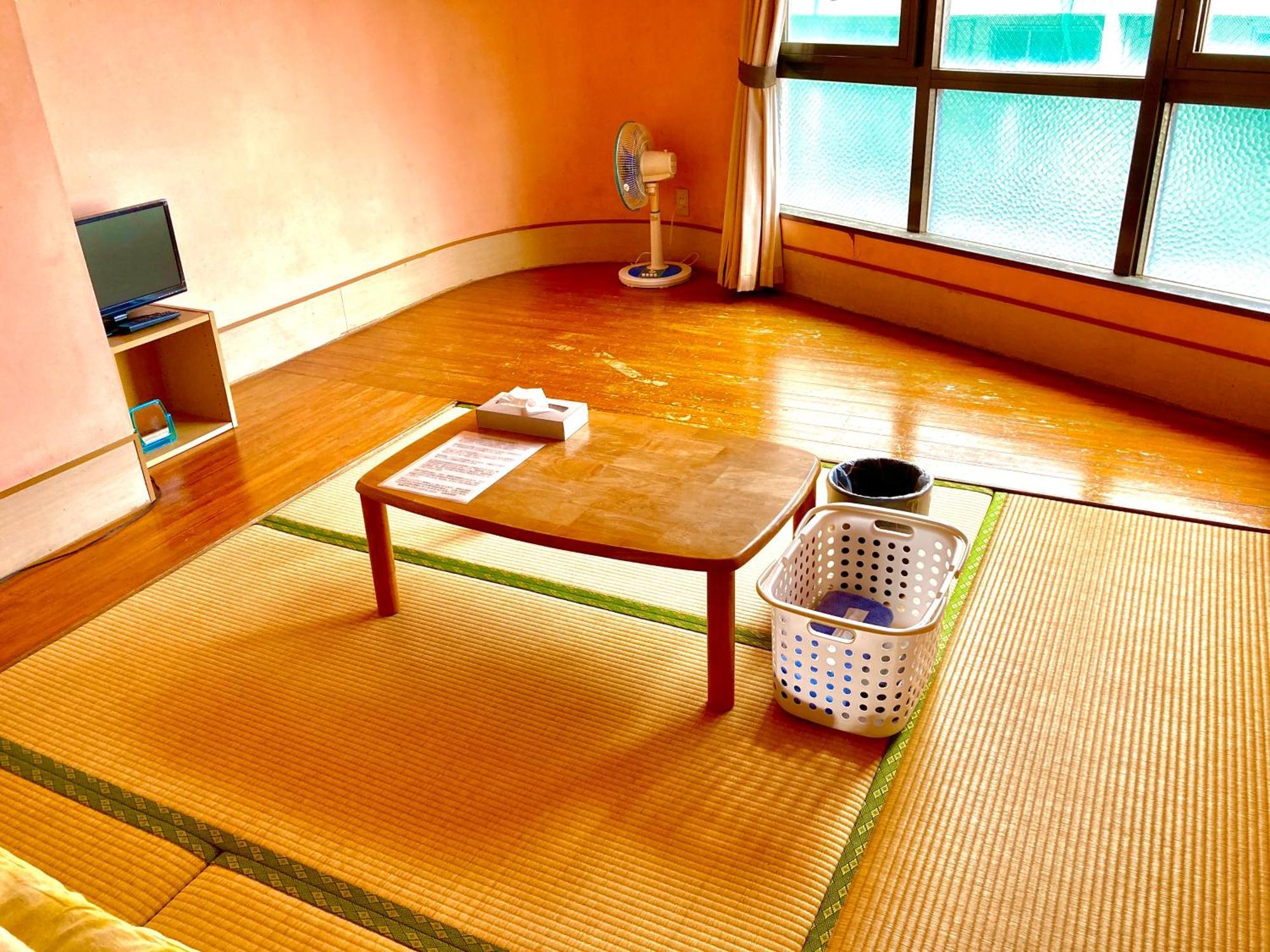 Hostel Hakuseiso Naha Esterno foto