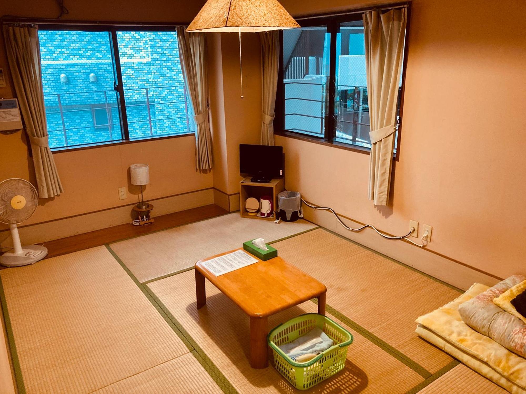 Hostel Hakuseiso Naha Esterno foto